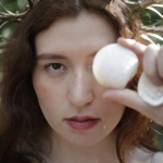 Божественные врата Олимпа с золотистыми символами и небесной атмосферой